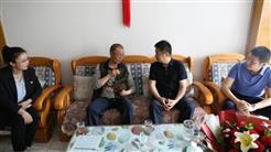 “七一(yī / yì ／yí)”前夕，自治區國(guó)資委走訪慰問困難黨員
